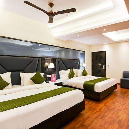 Hotel Geet Deluxe New Delhi Exterior photo