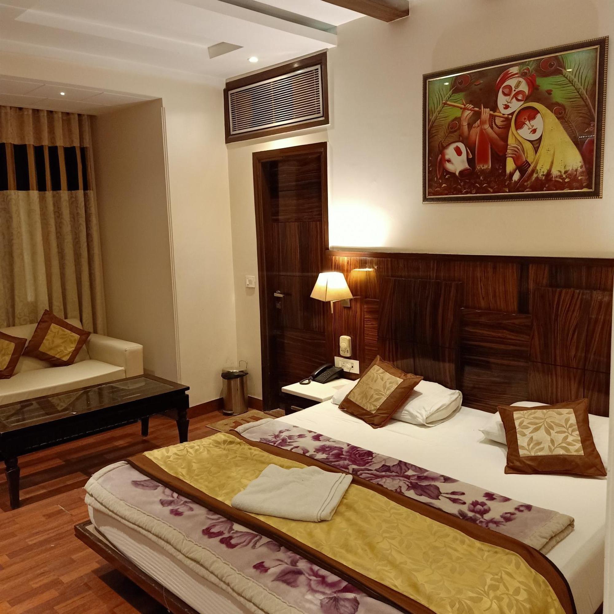 Hotel Geet Deluxe New Delhi Exterior photo