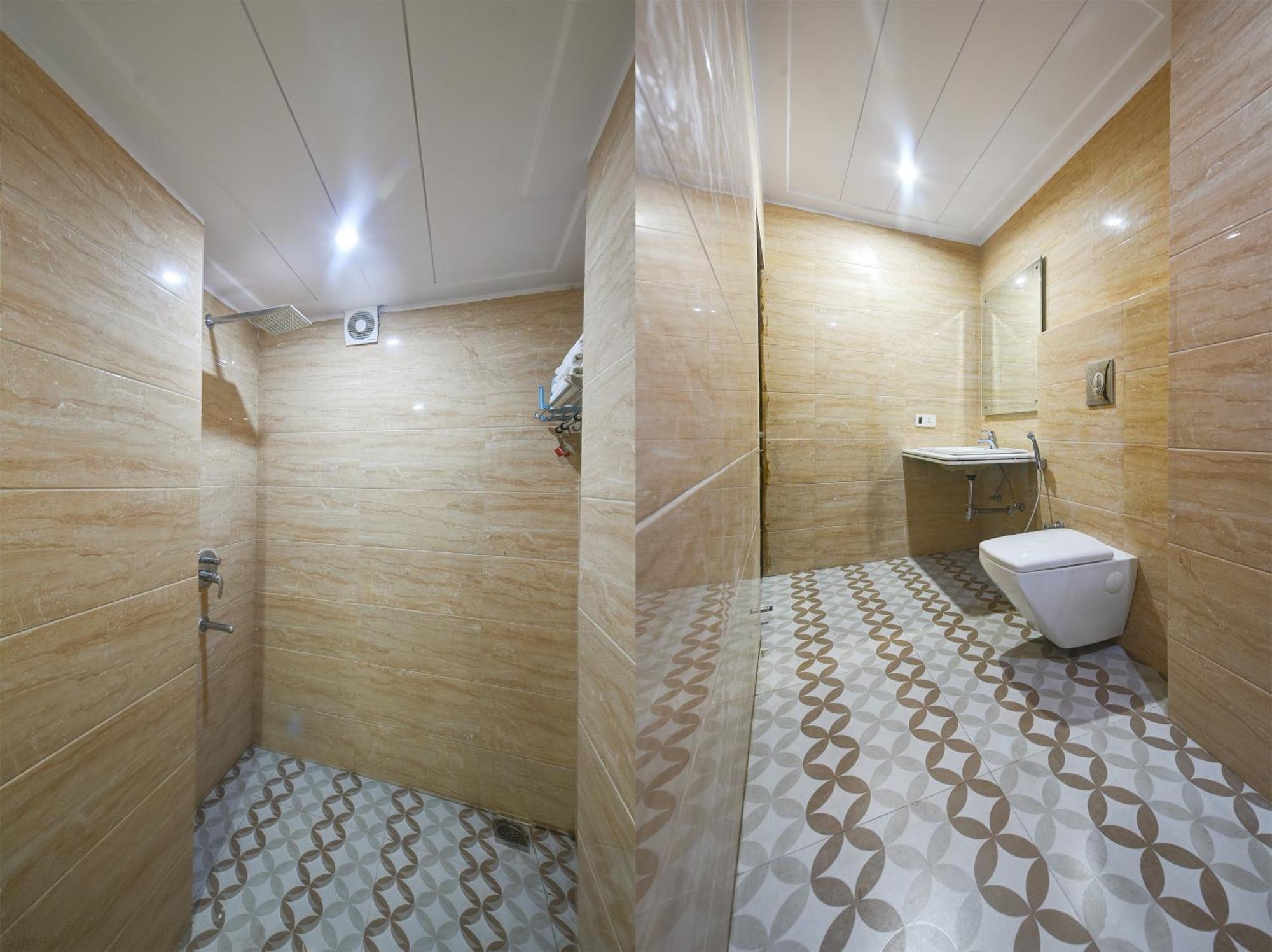 Hotel Geet Deluxe New Delhi Exterior photo