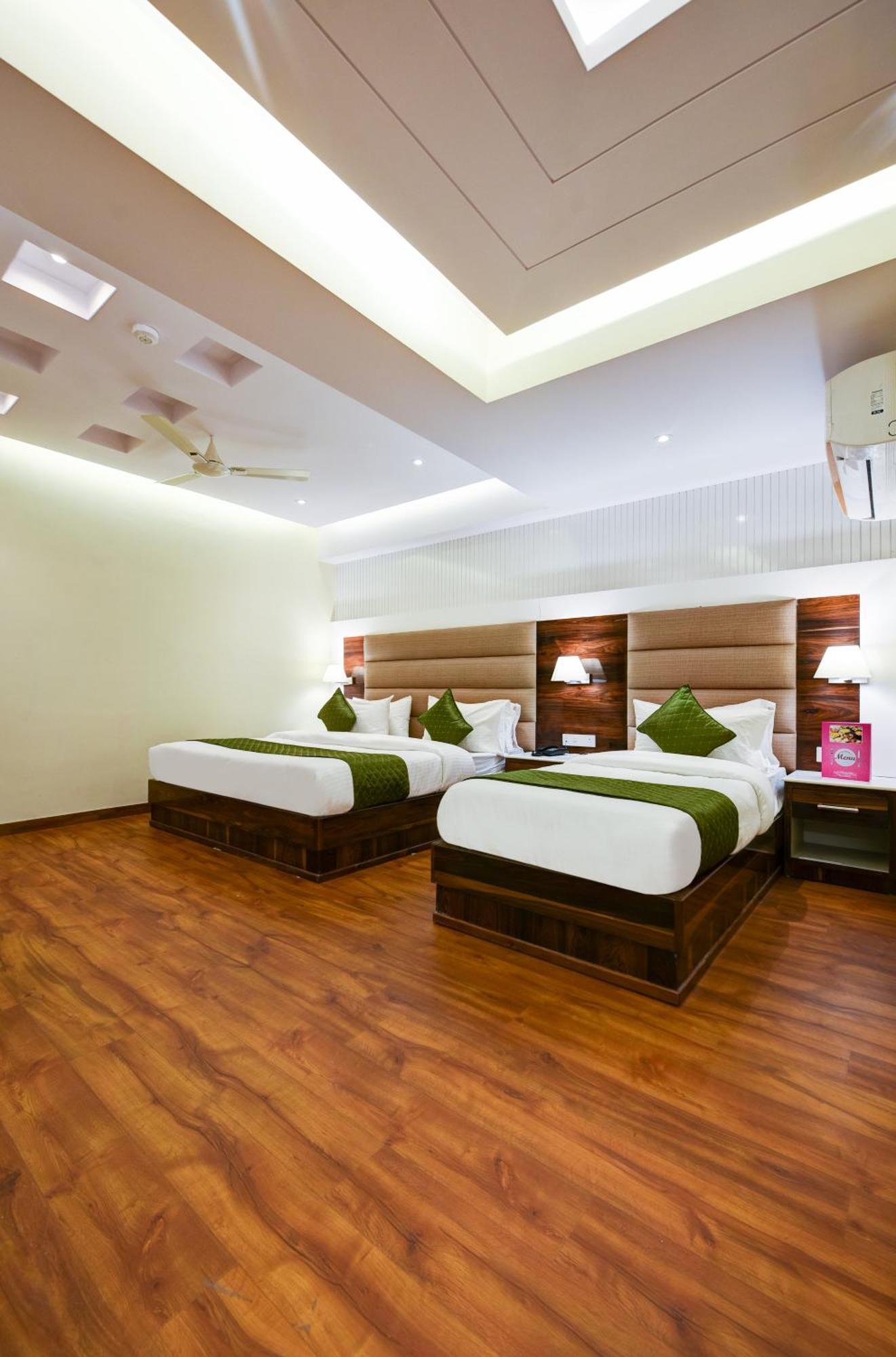 Hotel Geet Deluxe New Delhi Exterior photo