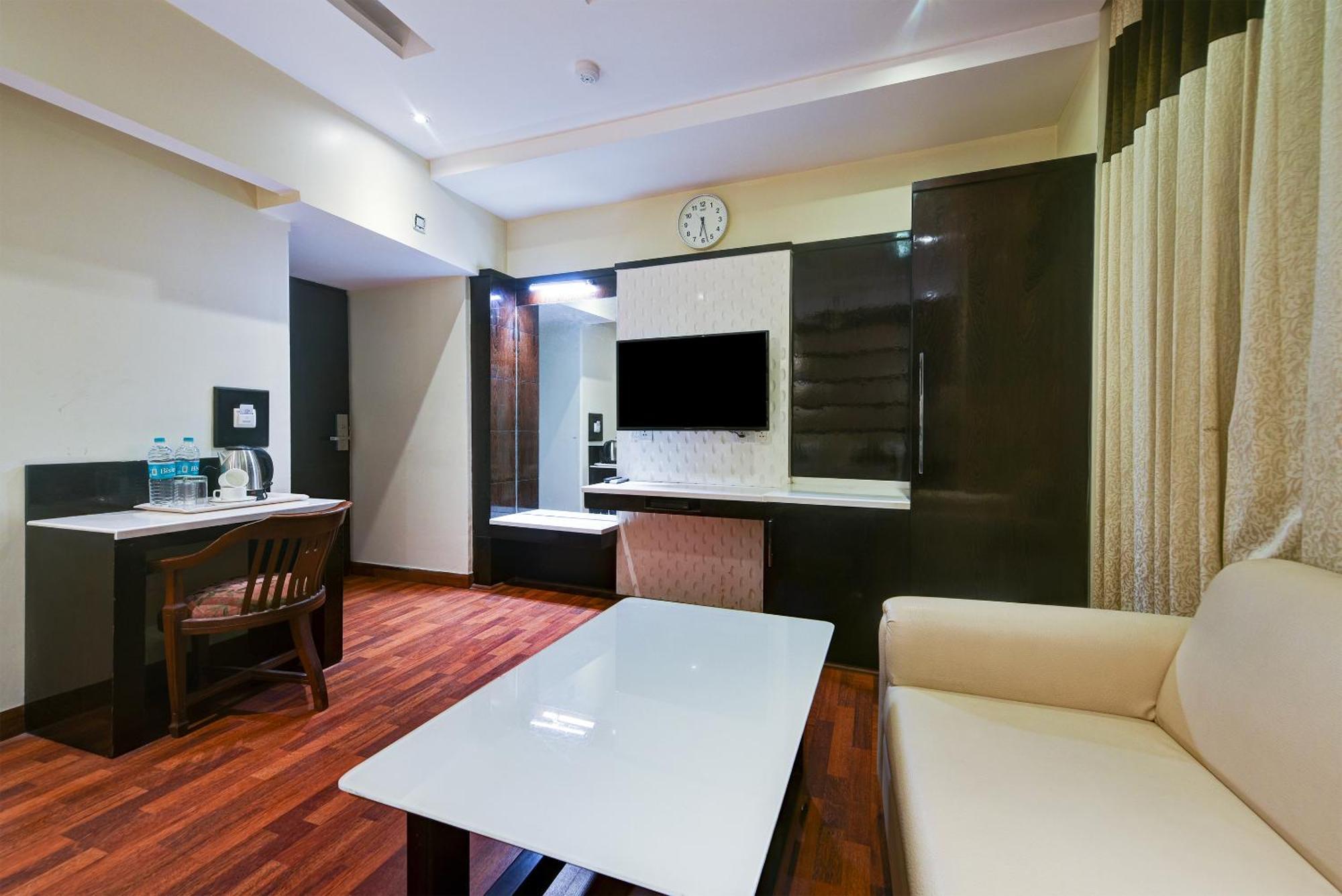 Hotel Geet Deluxe New Delhi Exterior photo