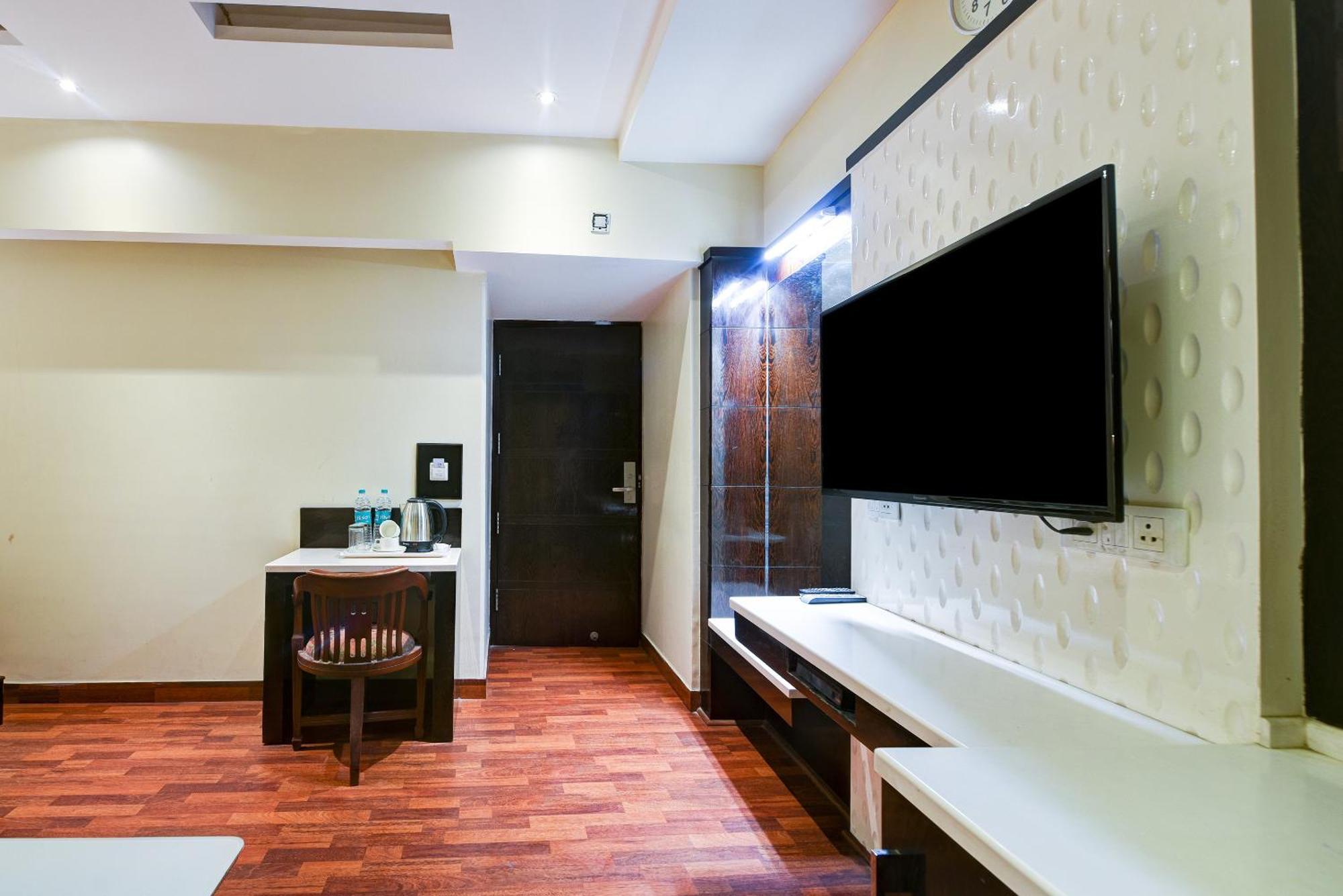 Hotel Geet Deluxe New Delhi Exterior photo