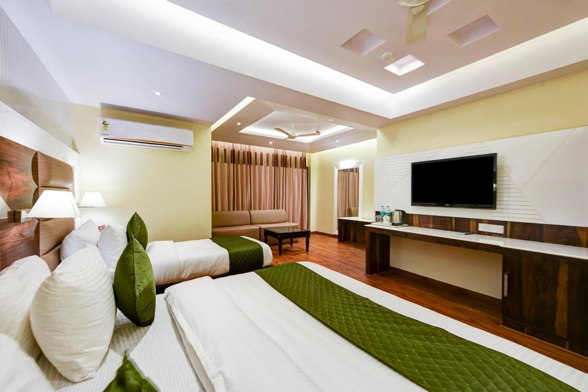 Hotel Geet Deluxe New Delhi Exterior photo