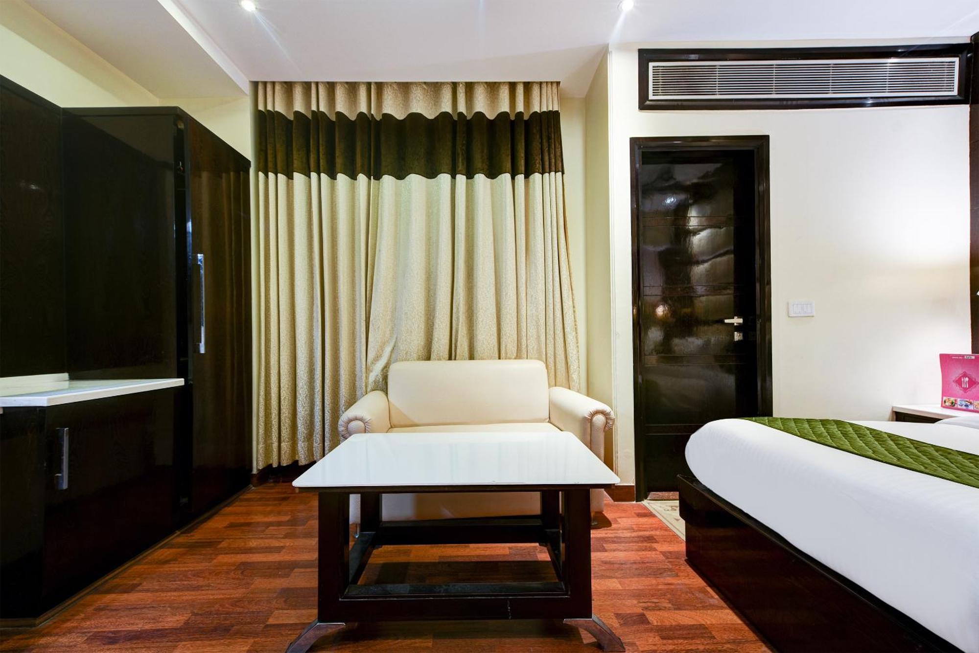 Hotel Geet Deluxe New Delhi Exterior photo
