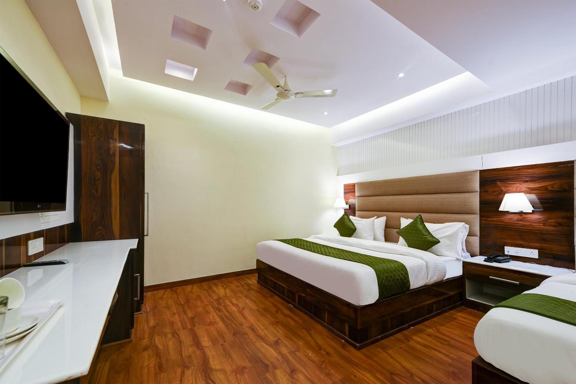 Hotel Geet Deluxe New Delhi Exterior photo