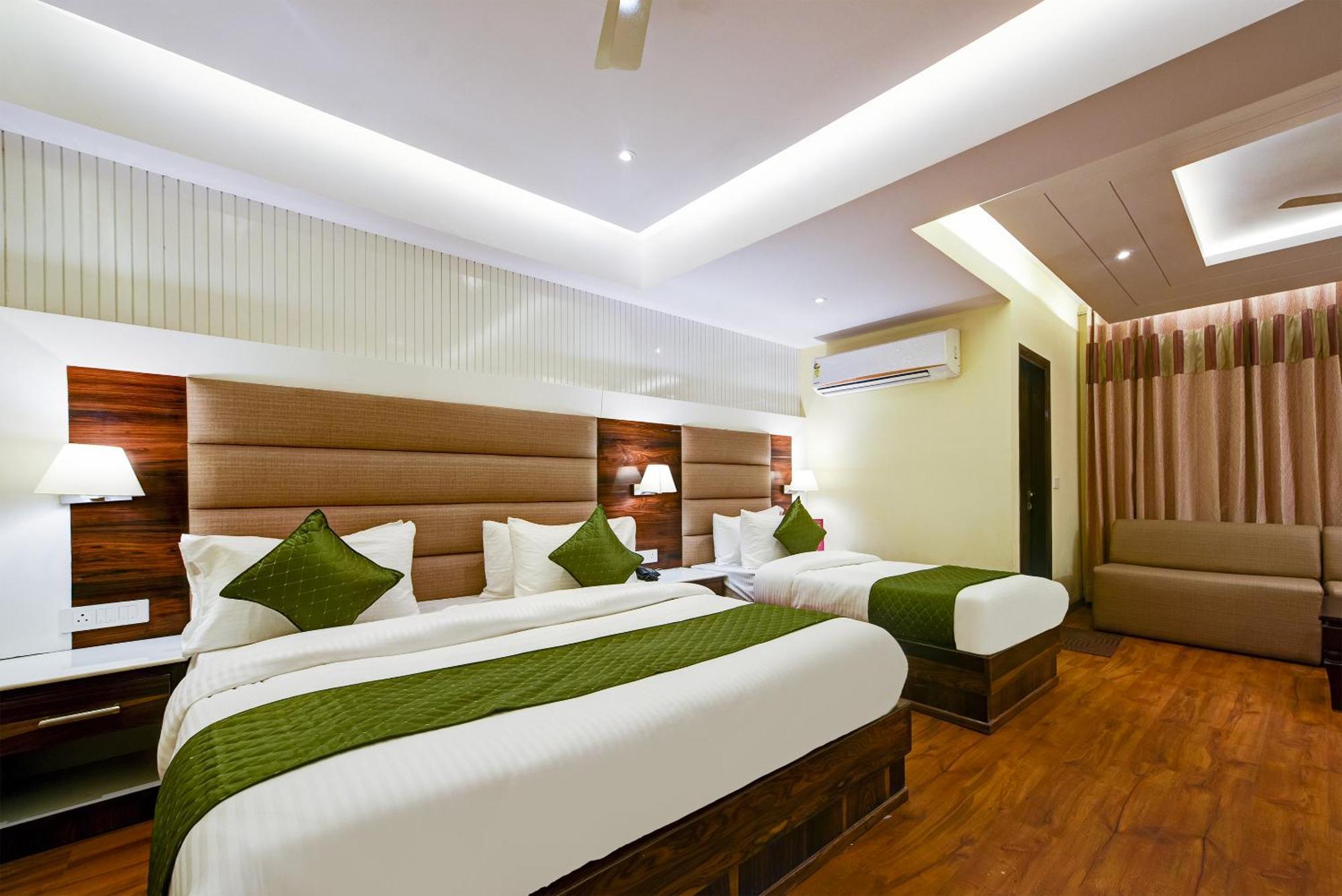 Hotel Geet Deluxe New Delhi Exterior photo