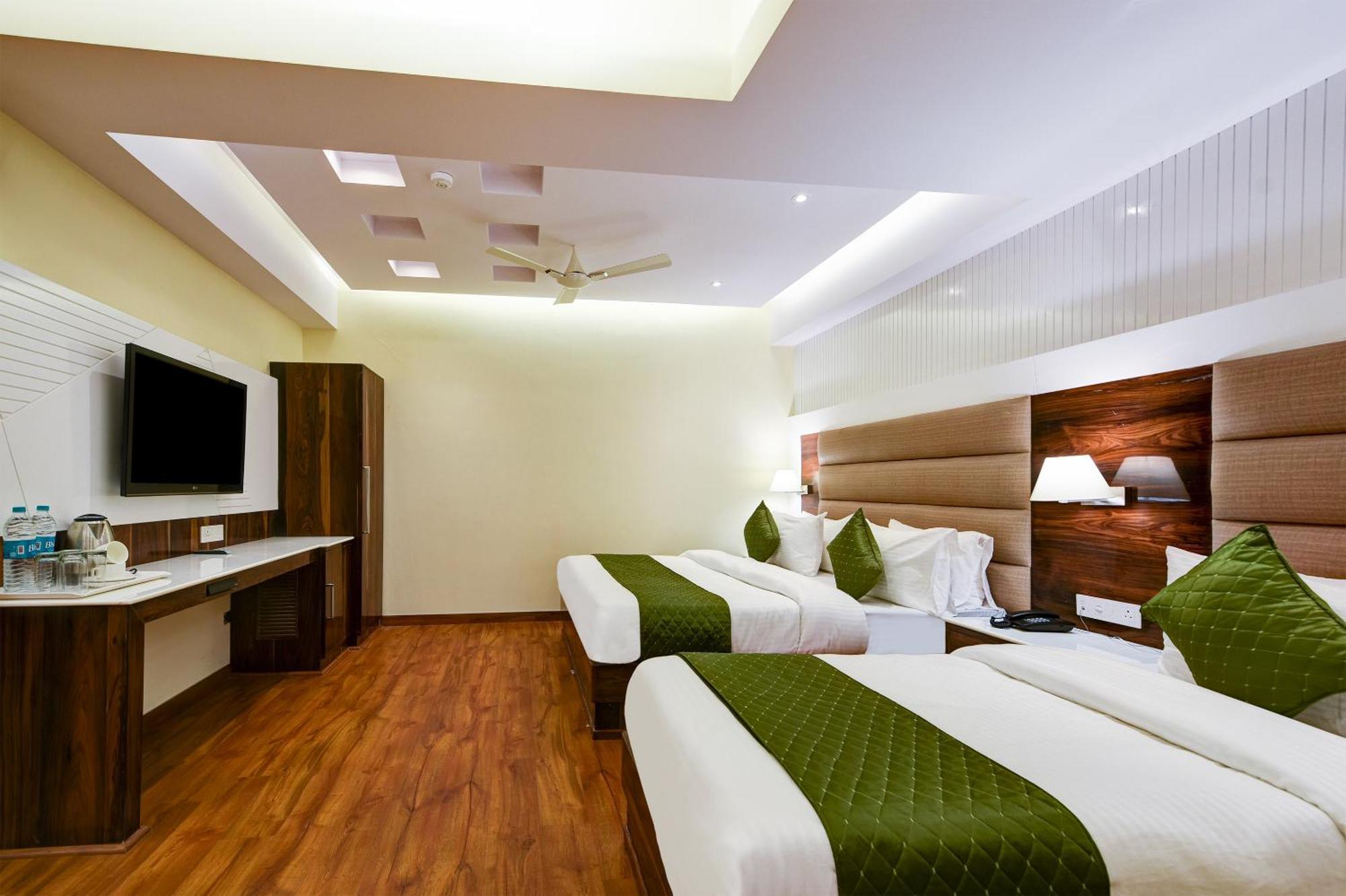Hotel Geet Deluxe New Delhi Exterior photo