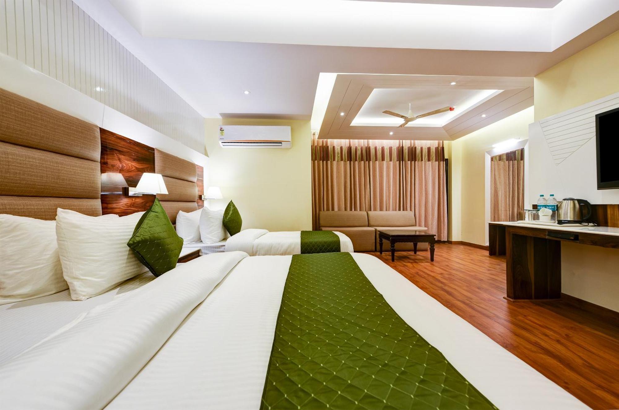 Hotel Geet Deluxe New Delhi Exterior photo
