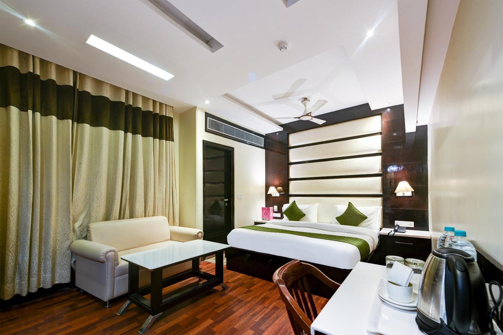 Hotel Geet Deluxe New Delhi Exterior photo