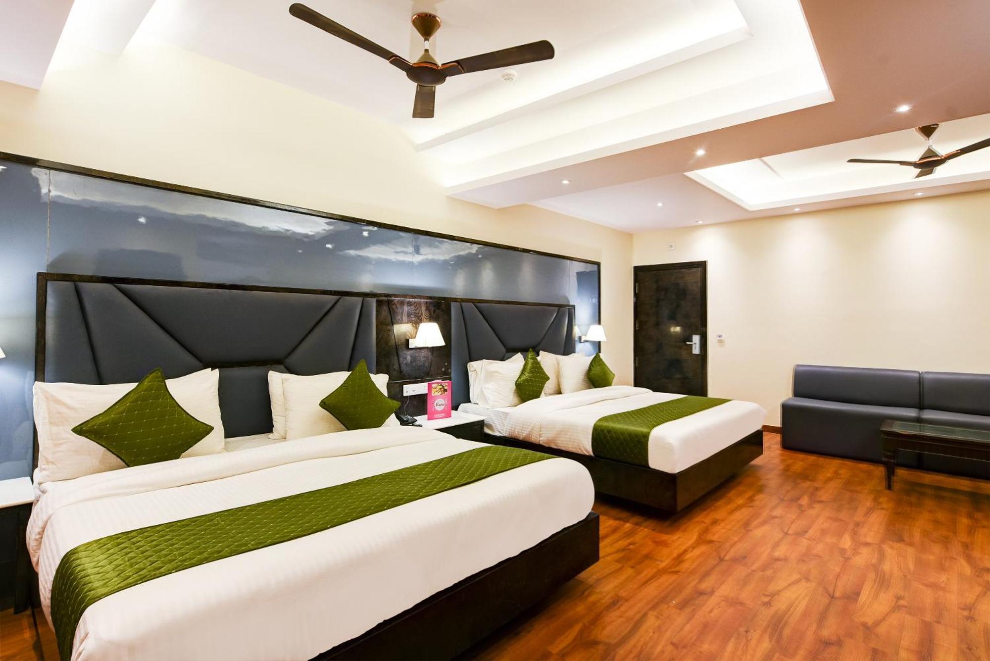 Hotel Geet Deluxe New Delhi Exterior photo
