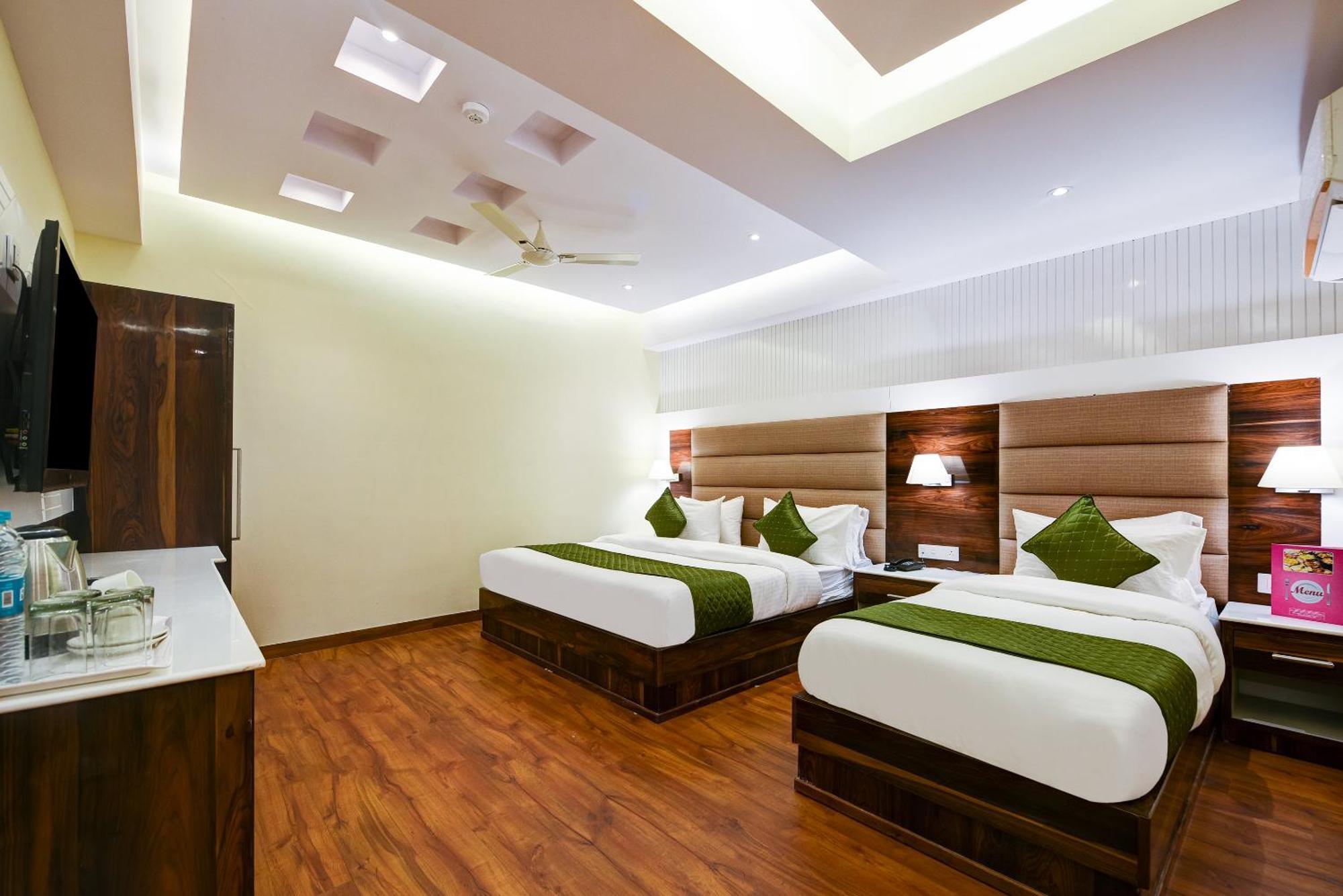 Hotel Geet Deluxe New Delhi Exterior photo