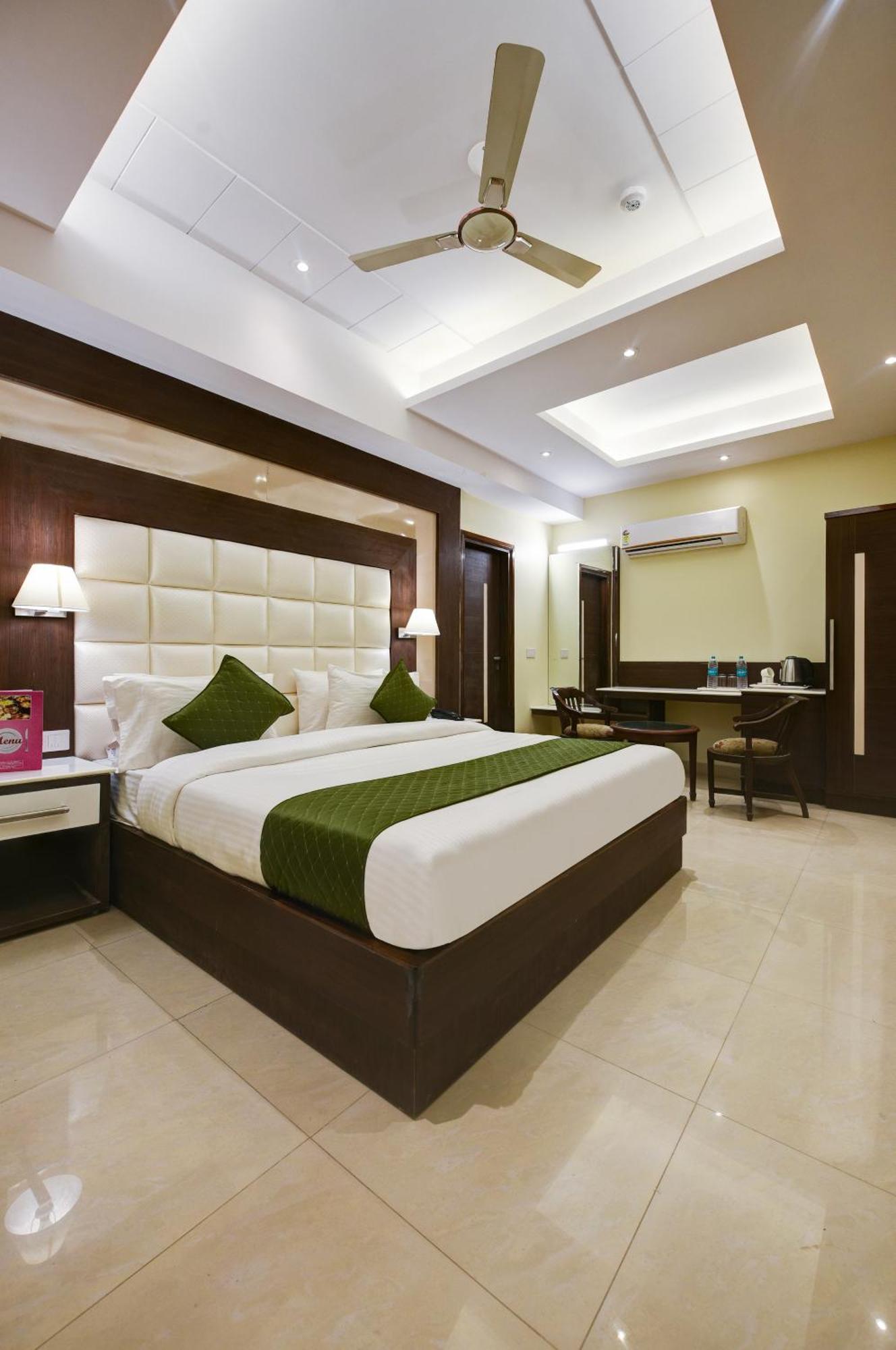 Hotel Geet Deluxe New Delhi Exterior photo