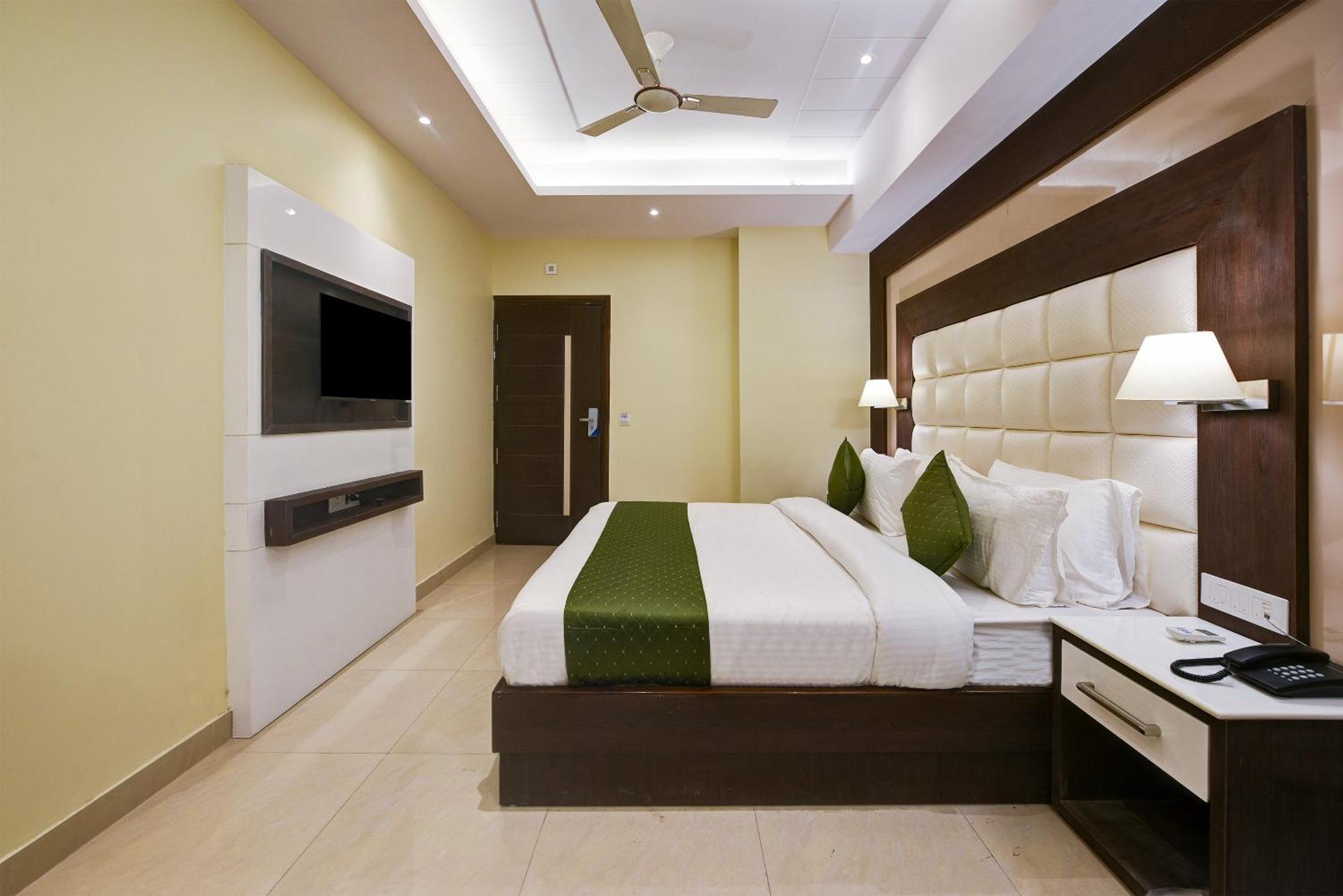 Hotel Geet Deluxe New Delhi Exterior photo
