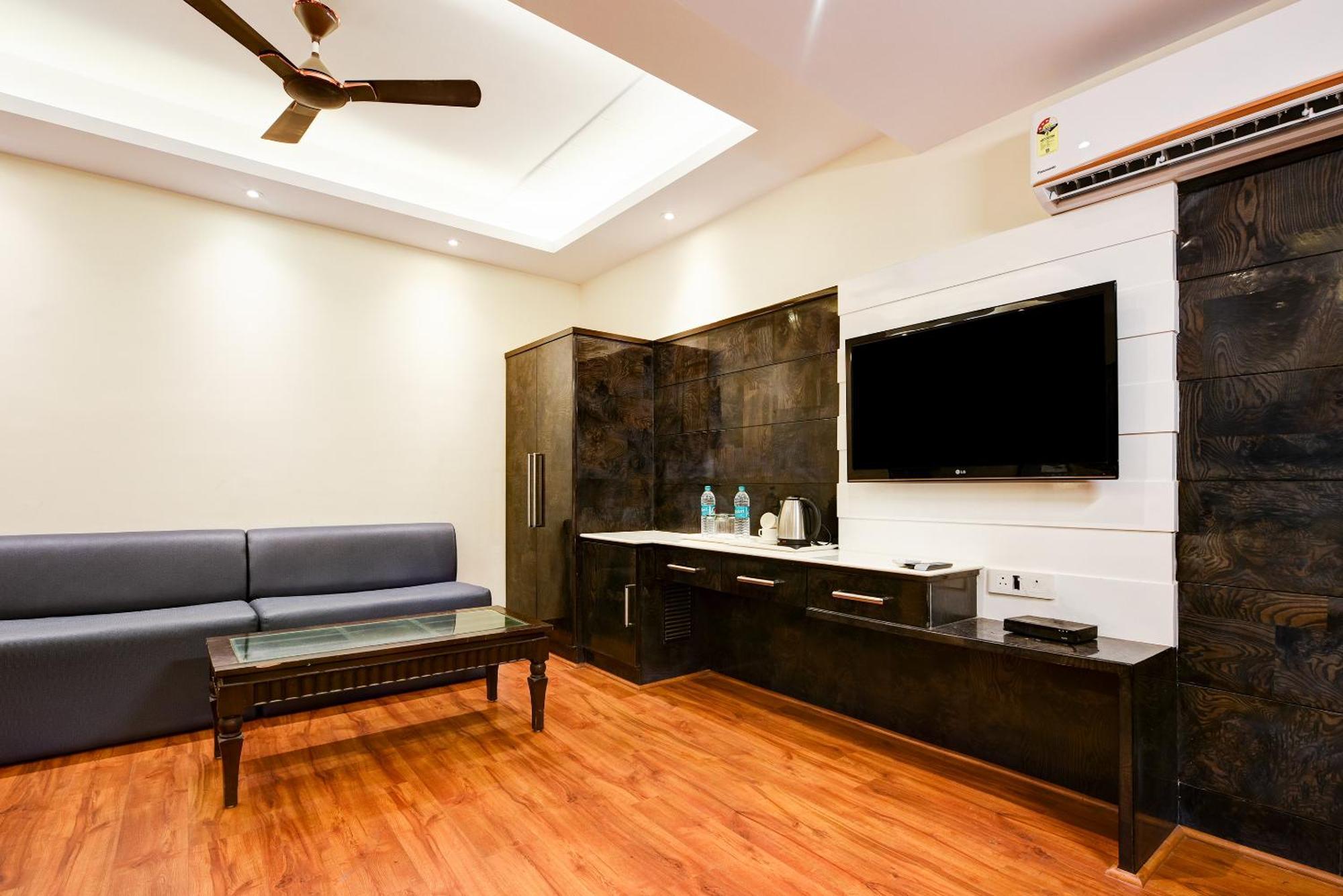 Hotel Geet Deluxe New Delhi Exterior photo