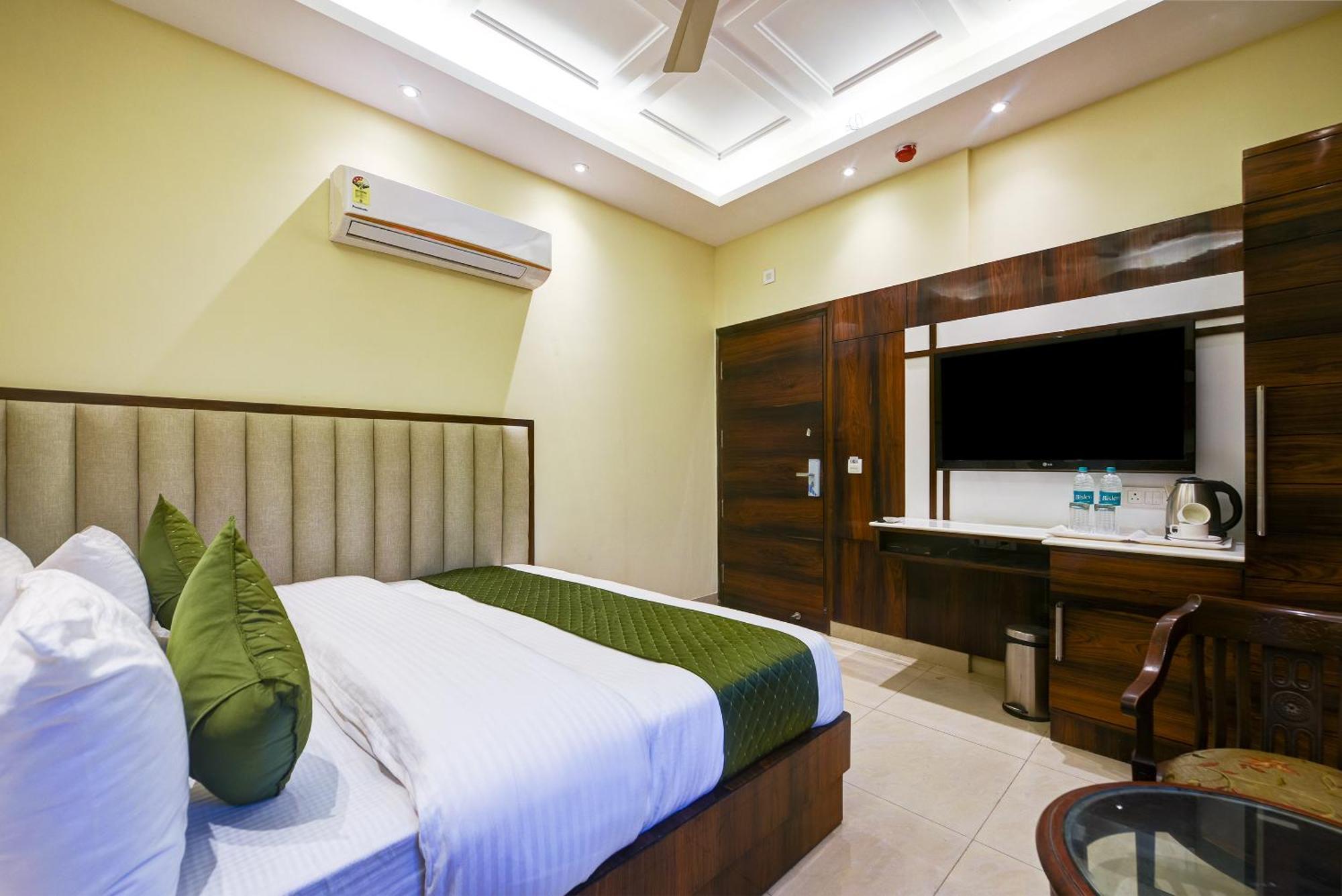 Hotel Geet Deluxe New Delhi Exterior photo
