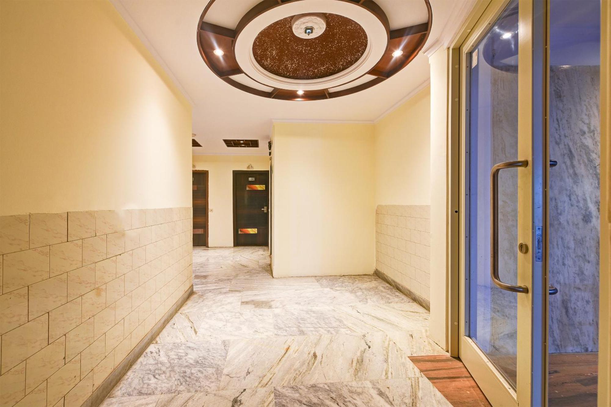Hotel Geet Deluxe New Delhi Exterior photo