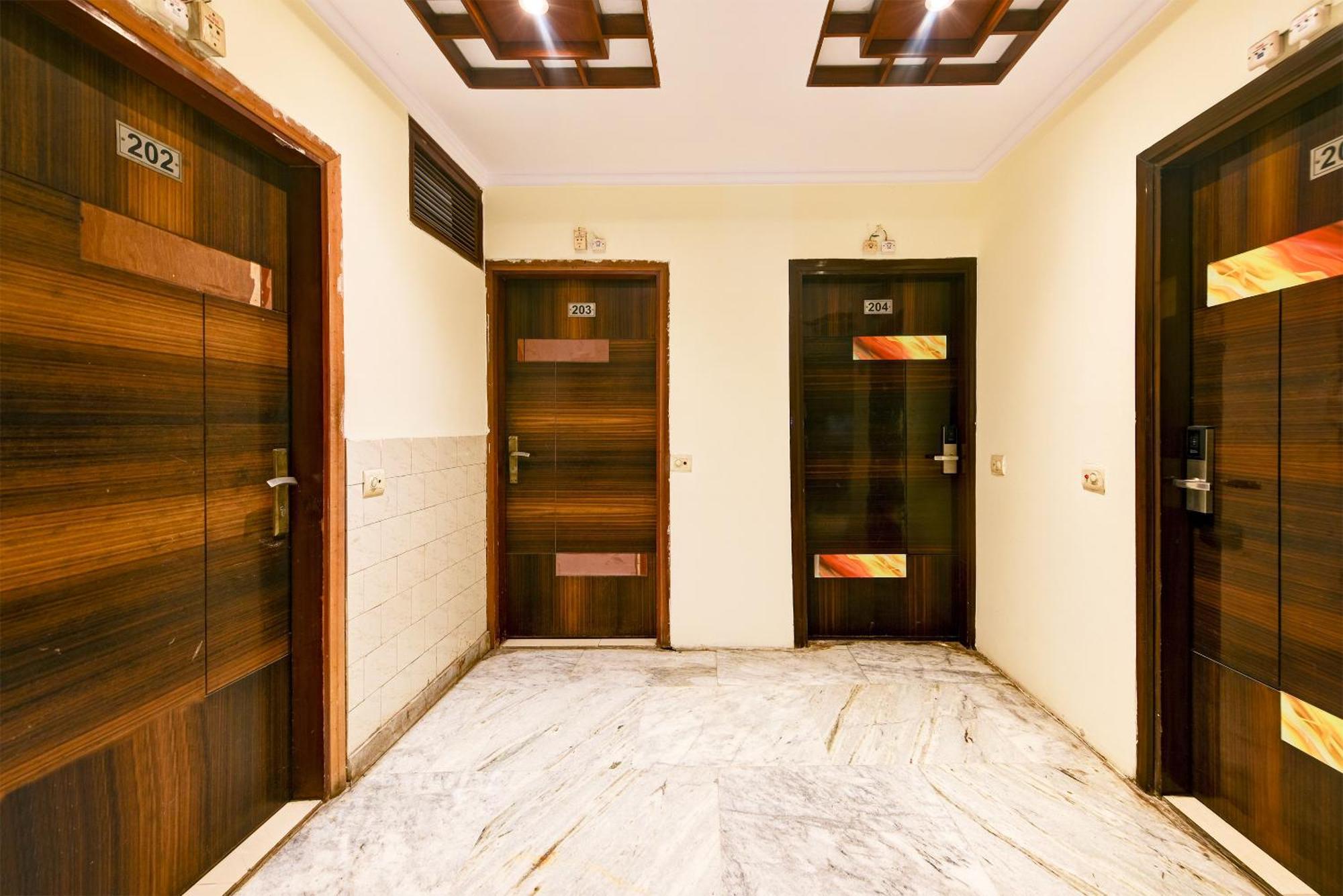 Hotel Geet Deluxe New Delhi Exterior photo