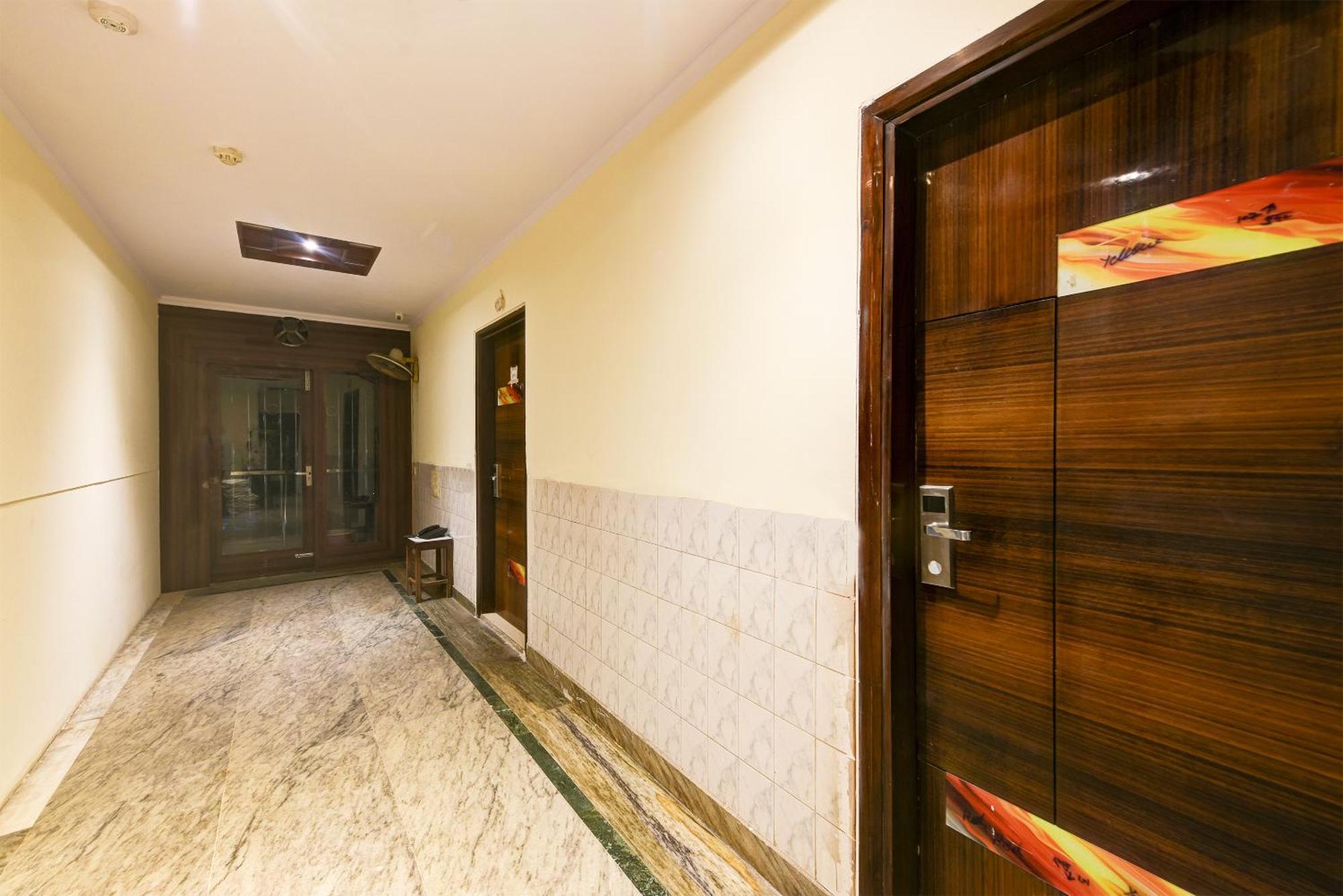 Hotel Geet Deluxe New Delhi Exterior photo